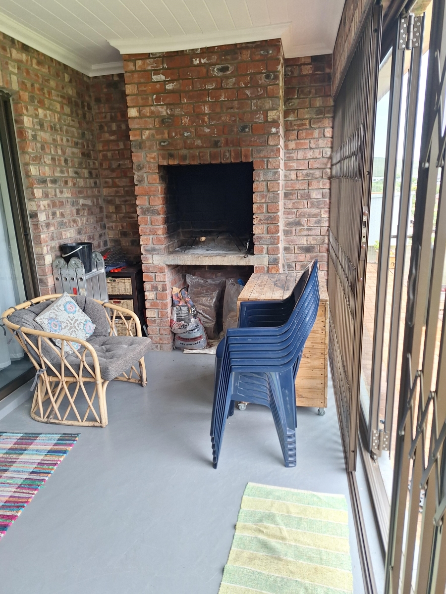 4 Bedroom Property for Sale in Hartenbos Heuwels Western Cape